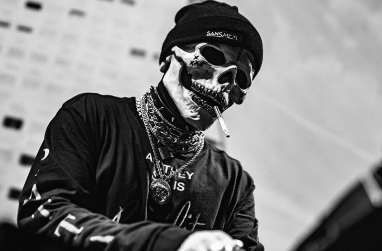 Vladimir Cauchemar reprend "Bored In The House" ! Hands UP électro
