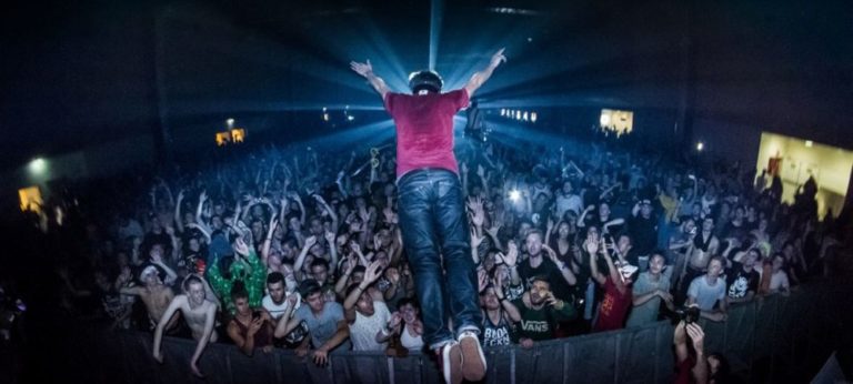 Photo de la foule du public de Dream Nation