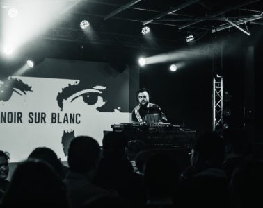 Gaba DJ à la soirée Noir sur Blanc
