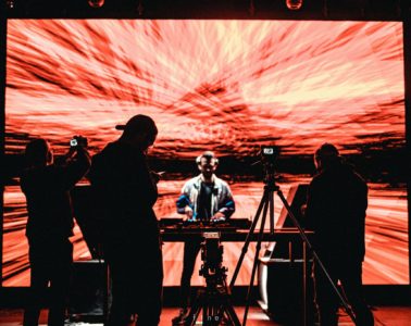 Nojack au Warehouse, présentant son livestream