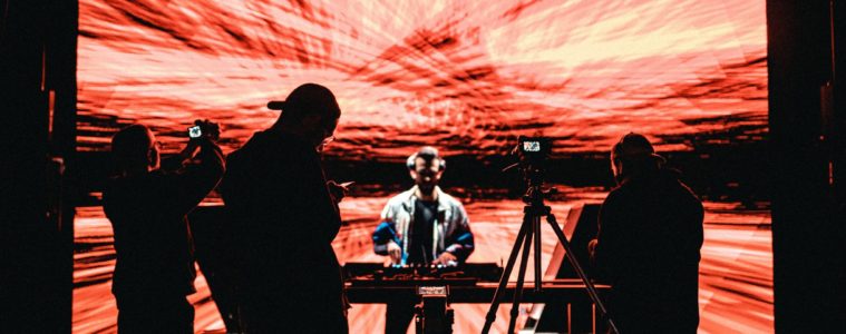 Nojack au Warehouse, présentant son livestream