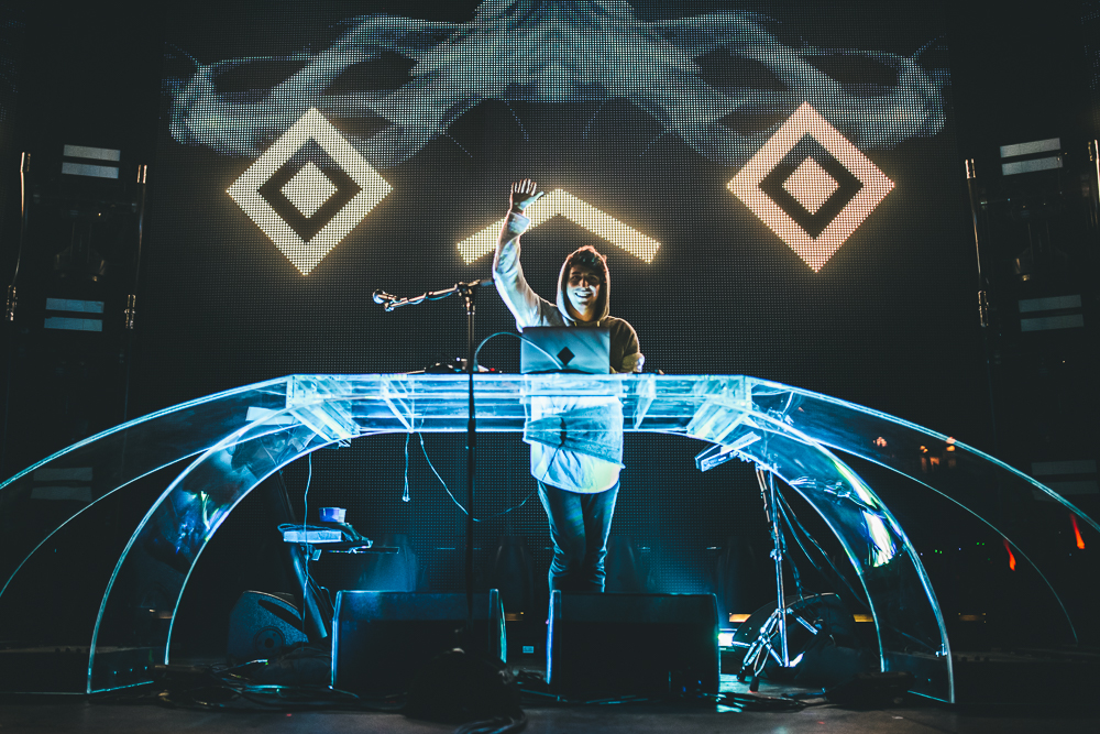 Porter Robinson dévoile son titre "Look at the Sky" ! Hands Up