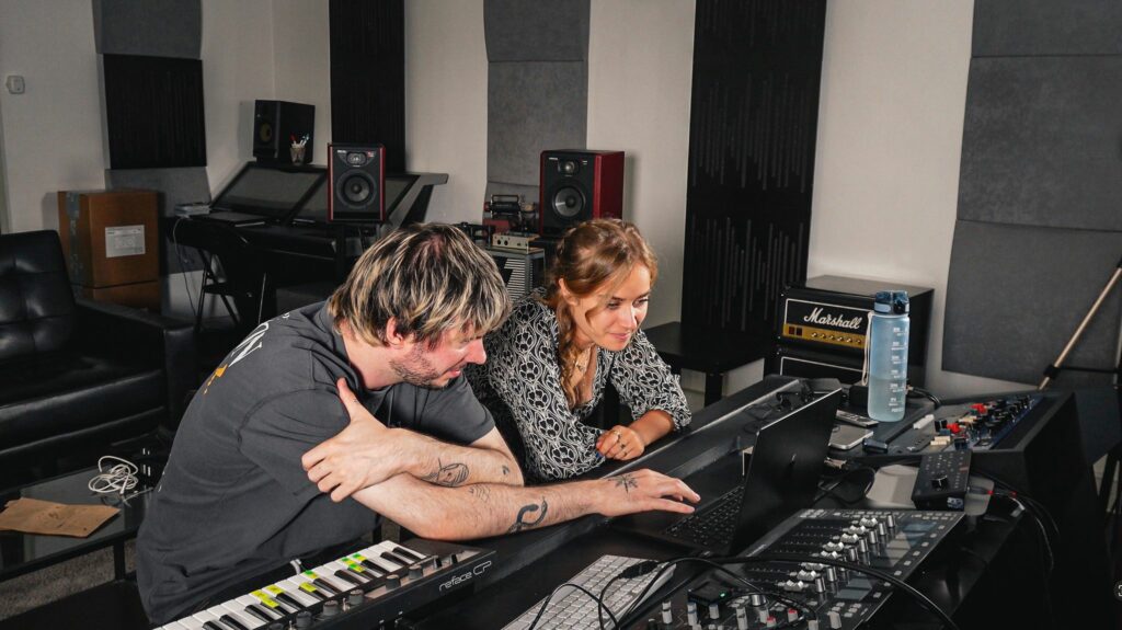 MISSUCHARLIE x FAKEAR 6