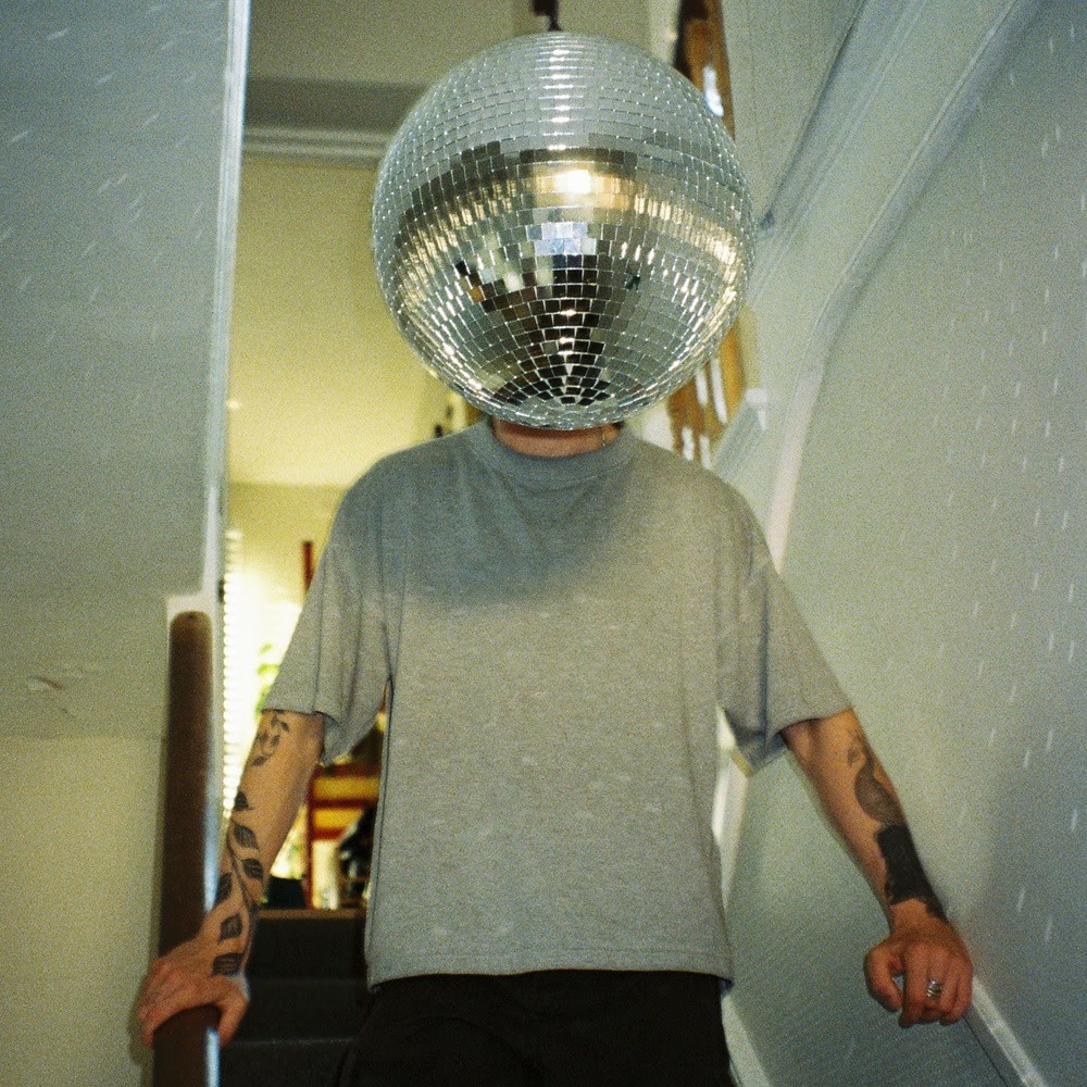 cover discuting sisters_calvinklein